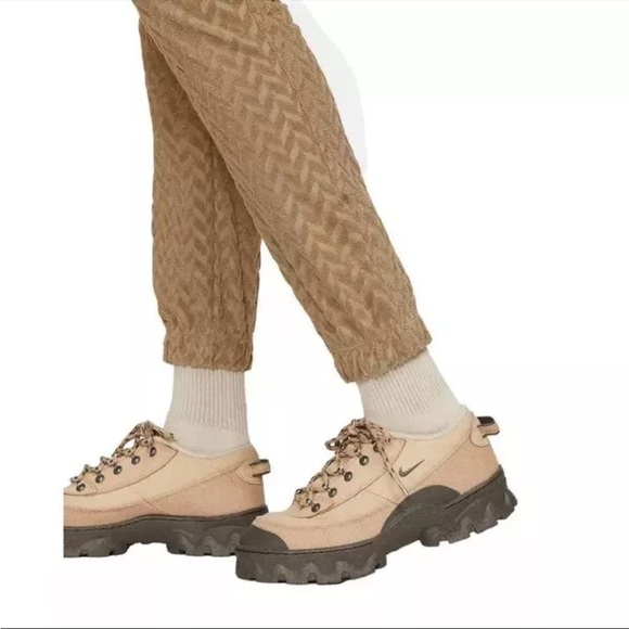 Nike womens jogger sportswear jacquard high waisted pants sweatpants xs NEW tan - Picture 4 of 4